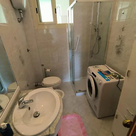 Vacation With Parking Apartment